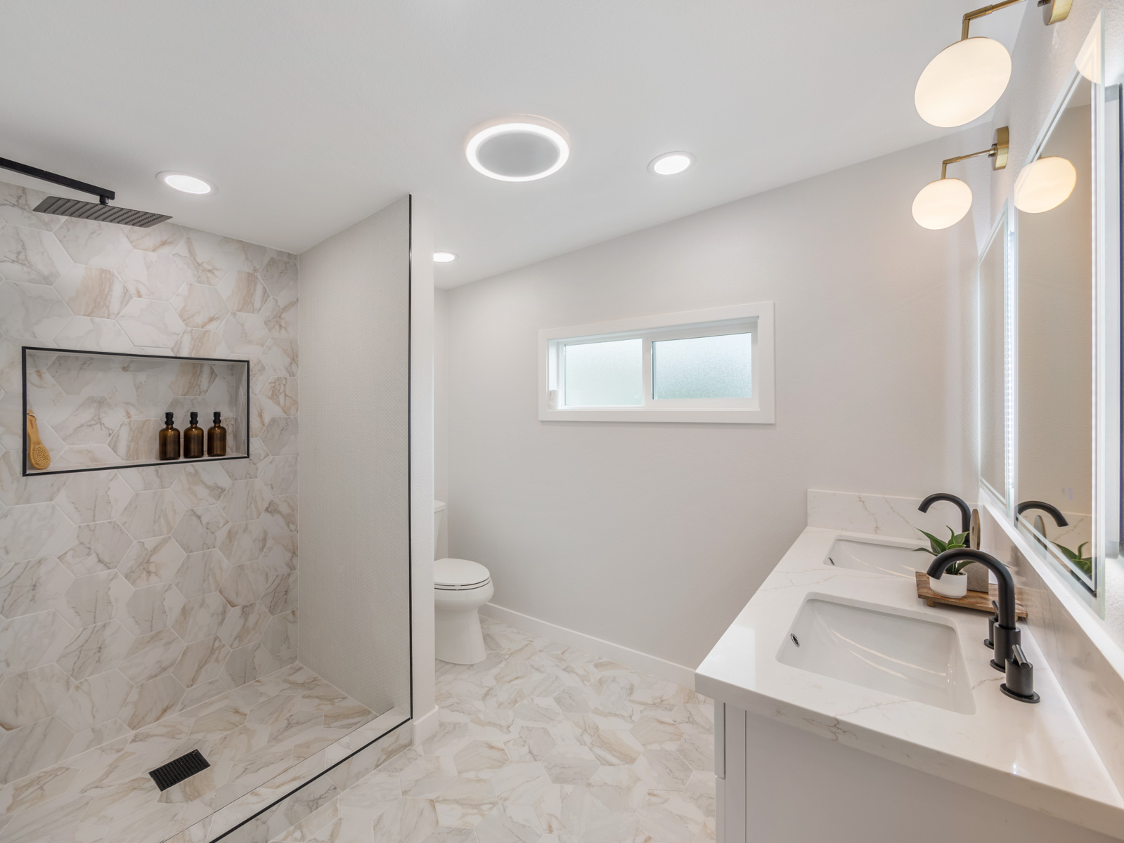 45-561 Paleka Road, Unit C Kaneohe, HI 96744 - Photo 14 of 27 a bathroom with a sink mirror and a shower