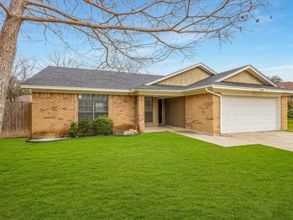 $279,000 | 825 Bristol Avenue, Saginaw, TX 76179