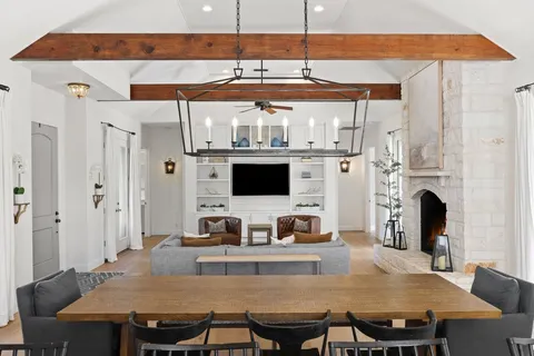 $1,399,000 | 22 Autumn Oaks Drive, Austin, TX 78738