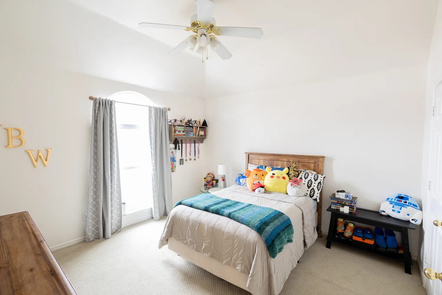 $425,000 | 1212 Ashbrook Drive, Grand Prairie, TX 75052