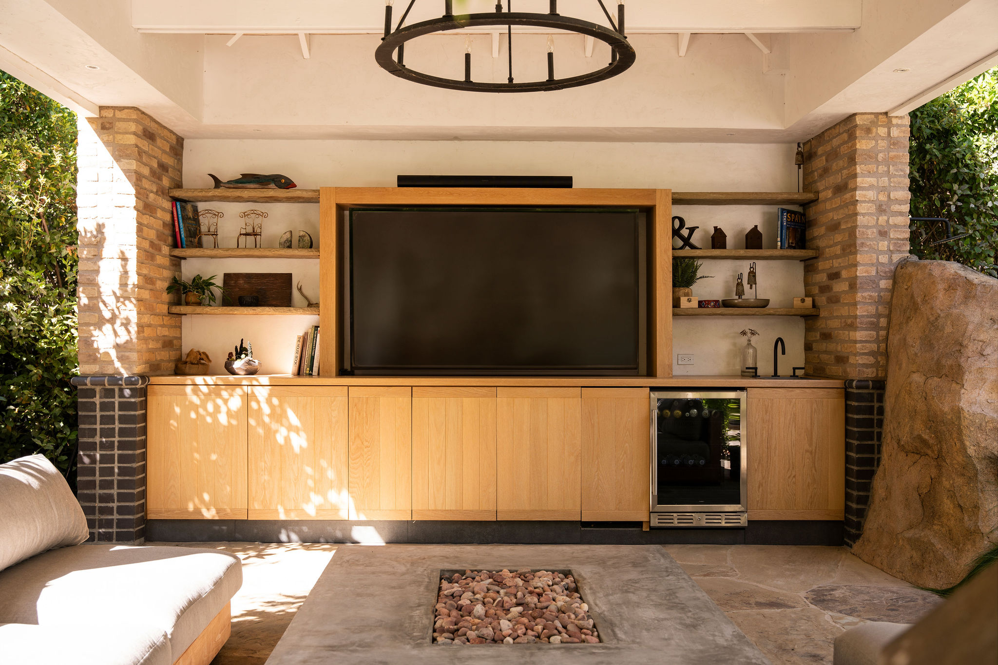 560 Cold Canyon Road Calabasas, CA 91302 - Photo 77 of 84 a view of living room