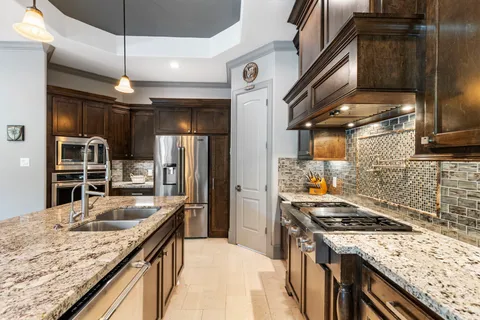 $975,000 | 16015 Fawn Vista, Houston, TX 77068