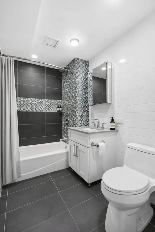 $4,825 | 25 Lexington Avenue, Unit 303 | Clinton Hill
