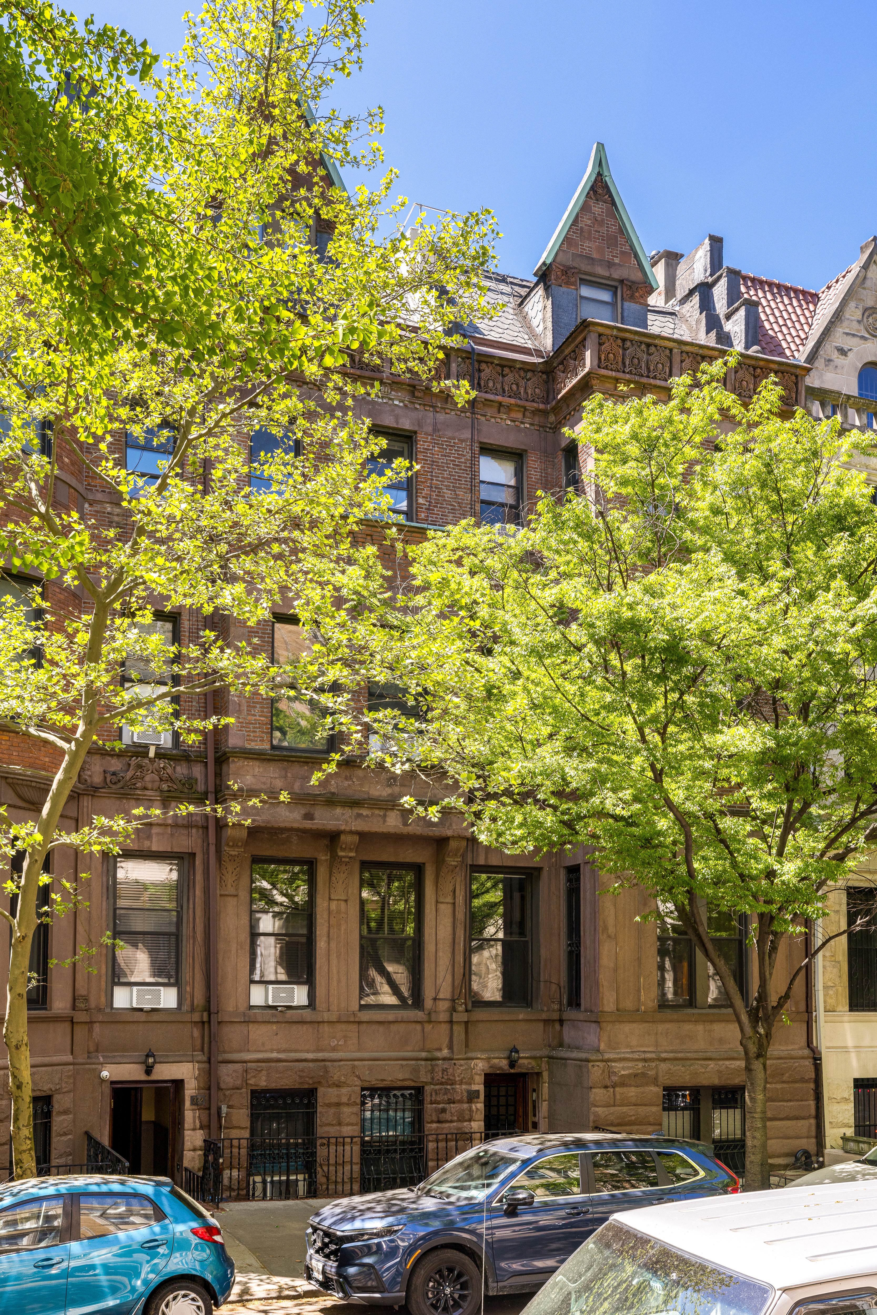 322 West 88th Street, Unit B Manhattan, NY 10024 - Photo 7 of 8 a front view of a building with street view