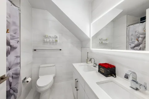 $1,590,000 | 42-44 Crescent Street, Unit PHB | Long Island City