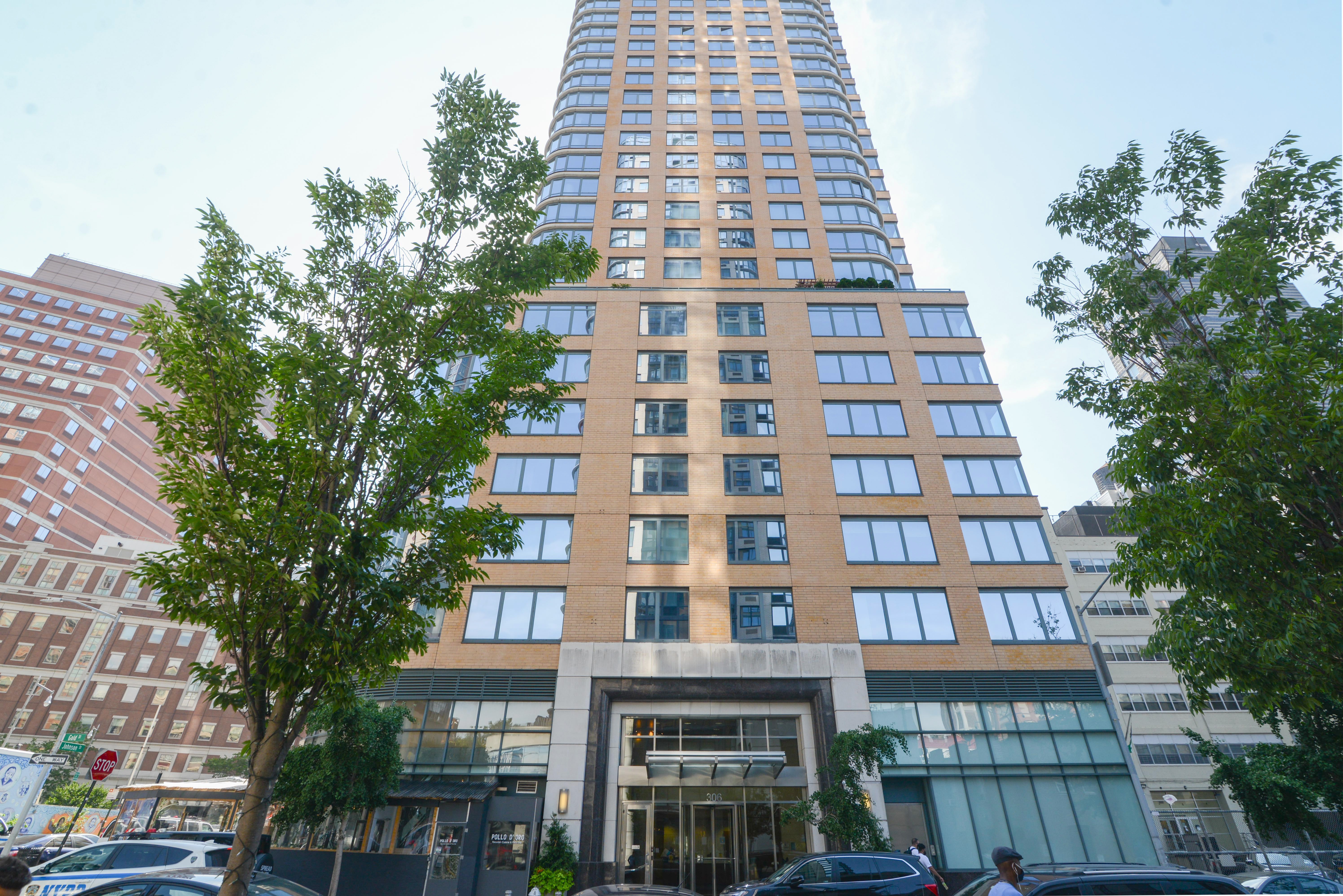 306 Gold Street, Unit 15G Brooklyn, NY 11201 - Photo 2 of 32