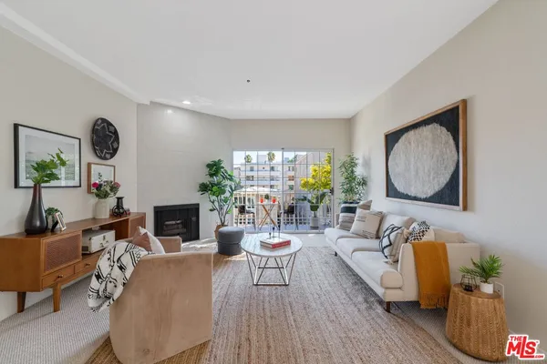 $1,138,000 | 1915 Malcolm Avenue, Unit 301, Los Angeles, CA 90025