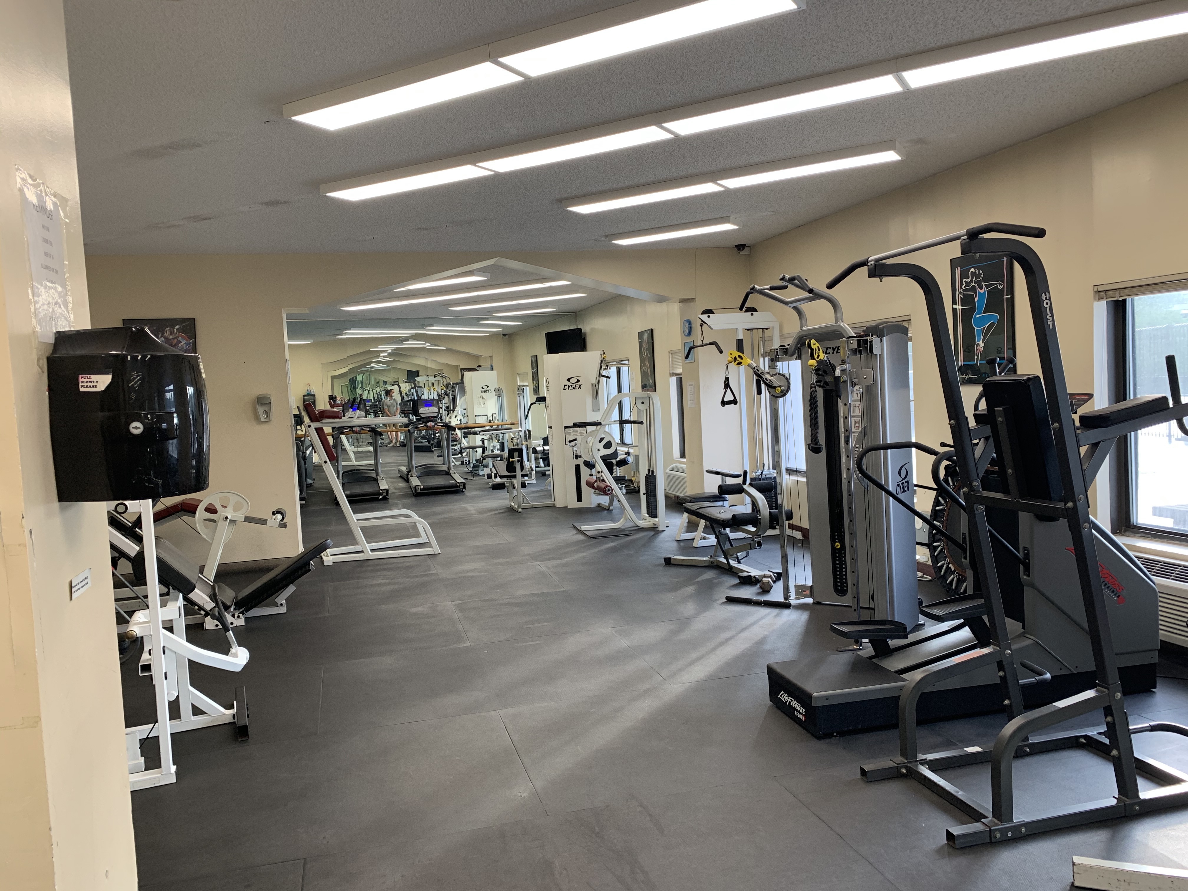 2540 Shore Boulevard, Unit 4S Queens, NY 11102 - Photo 16 of 21 a view of a room with gym equipment