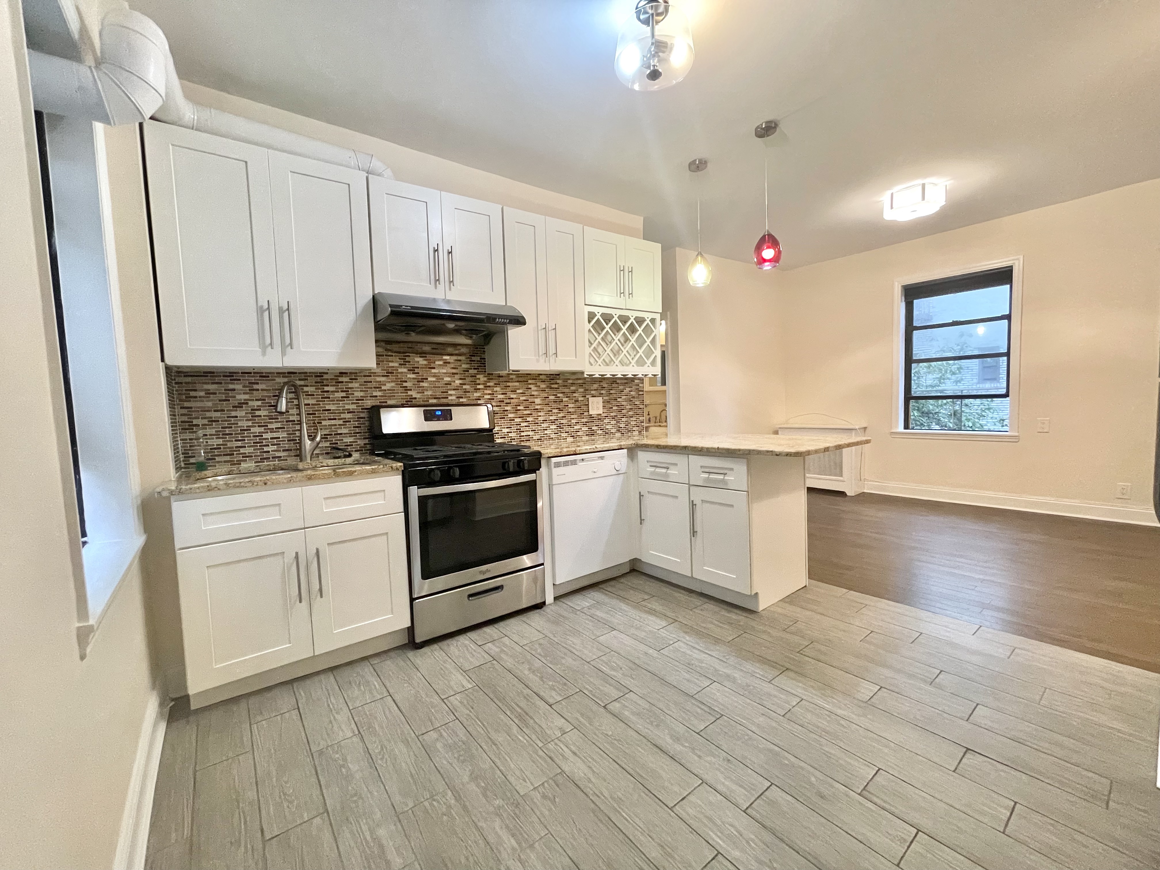 21-16 35th Street, Unit 3G Queens, NY 11105 - Photo 4 of 12