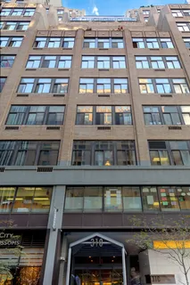 $775,000 | 310 East 46th Street, Unit 19L | Midtown East