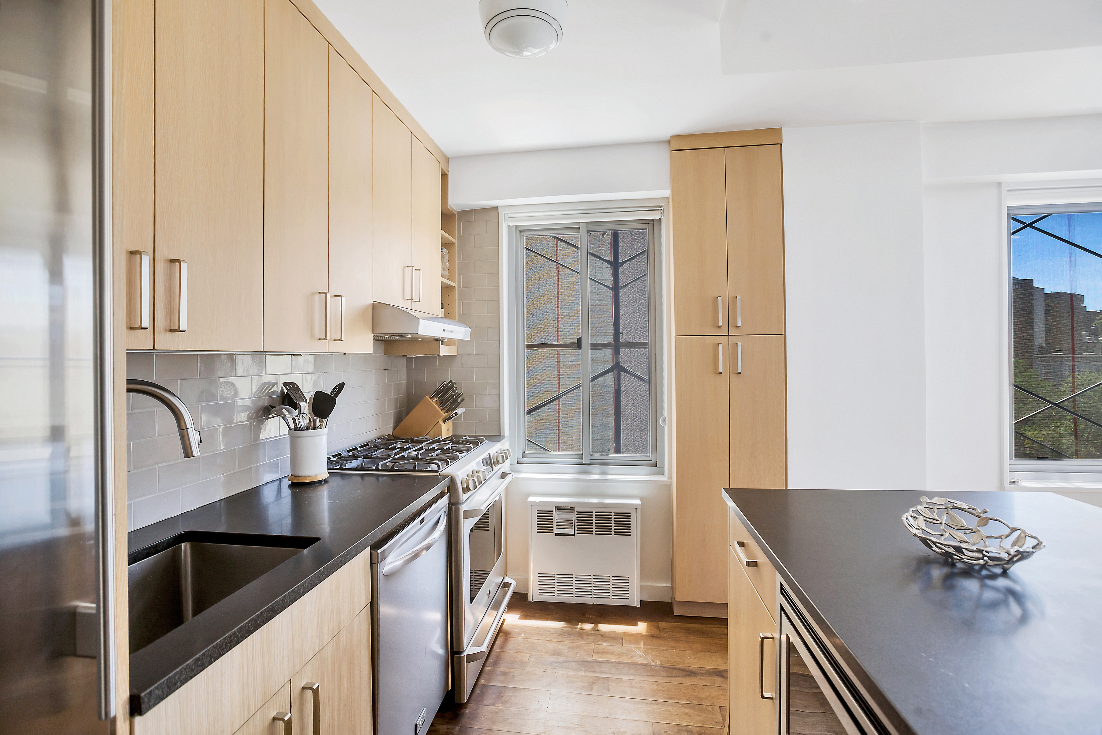 175 West 12th Street, Unit 4D Manhattan, NY 10011 - Photo 4 of 9