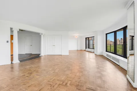 $3,995,000 | 200 Central Park South, Unit 14B | Central Park South