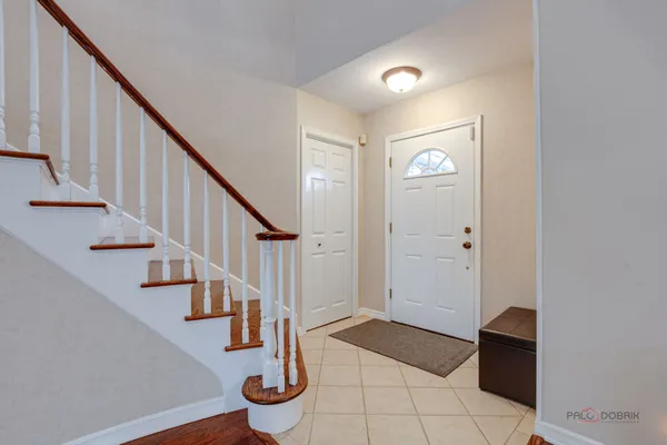 Contact Agent | 117 Annapolis Drive, Vernon Hills, IL 60061