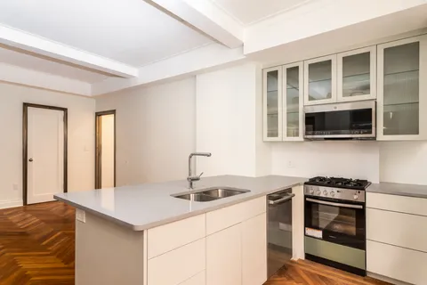 $799,000 | 440 West End Avenue, Unit 15F | Upper West Side