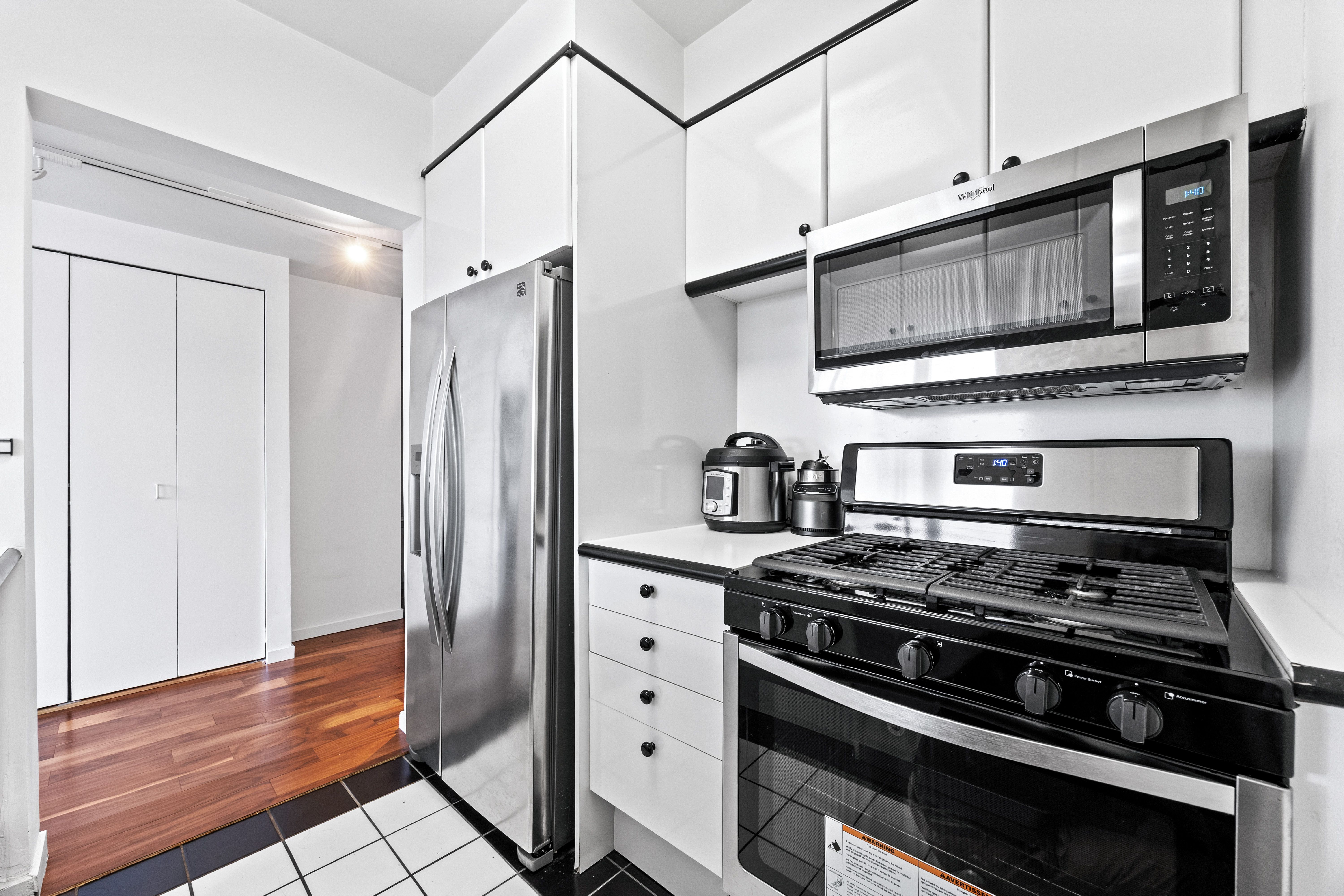 150 West 56th Street, Unit 4312 Manhattan, NY 10019 - Photo 10 of 18