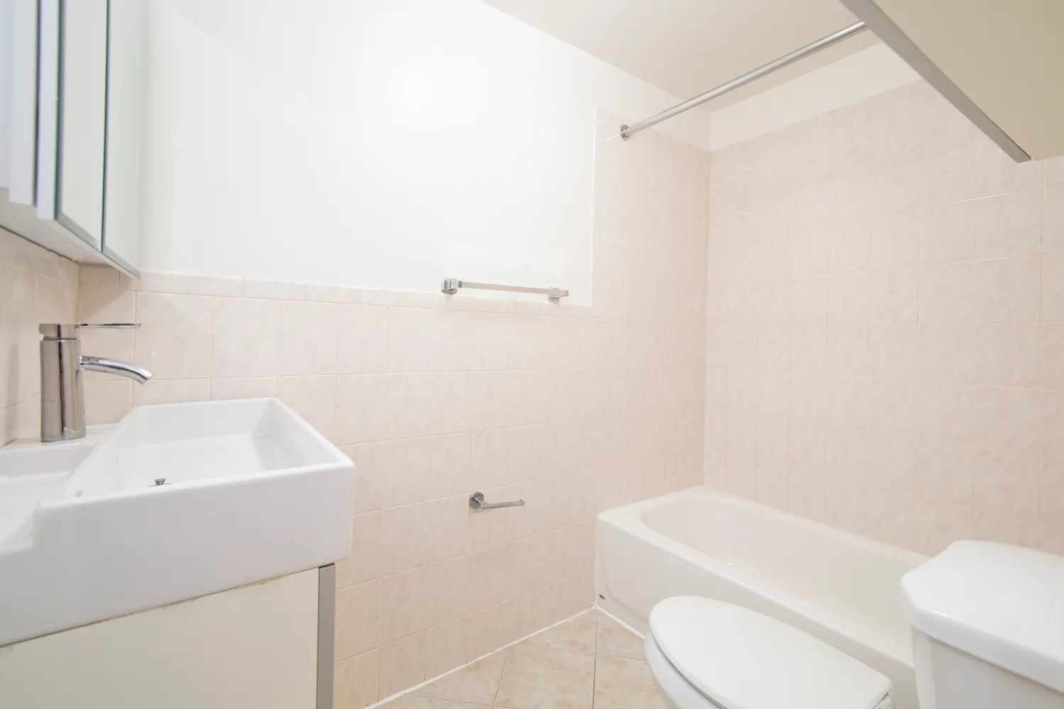 $3,995 | 304 Bleecker Street, Unit 3F | West Village