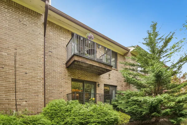 $599,000 | 12 Louisburg Square, Verona, NJ 07044