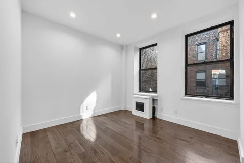 $7,600 | 152 Thompson Street, Unit 4A | SoHo