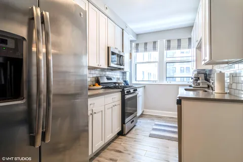 $475,000 | 415 West Aldine Avenue, Unit 2B, Chicago, IL 60657