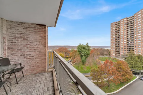 $409,000 | 5800 Arlington Avenue, Unit 6V | North Riverdale