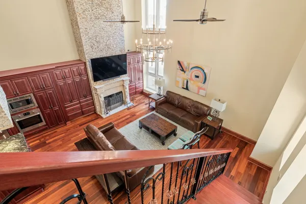 $1,400,000 | 802-10 Locust Street, Unit 201, Philadelphia, PA 19107