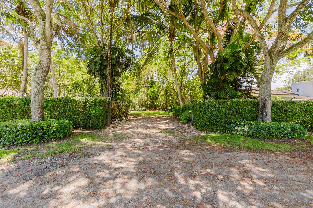 8320 Southwest 66th Street Miami, FL 33143 - Photo 9 of 11