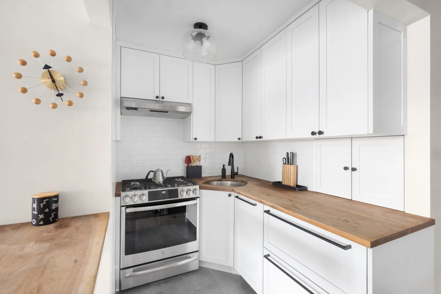 $1,100,000 | 2 Charlton Street, Unit 10F | Hudson Square