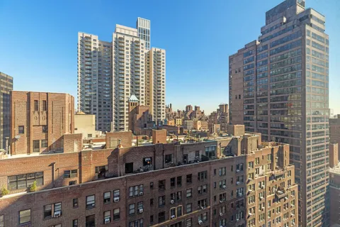 $875,000 | 400 East 54th Street, Unit 22D | Sutton Place