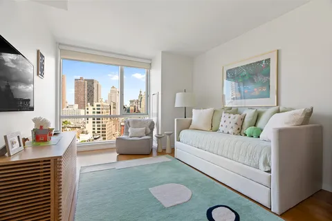 $2,895,000 | 200 Chambers Street, Unit 21E | TriBeCa