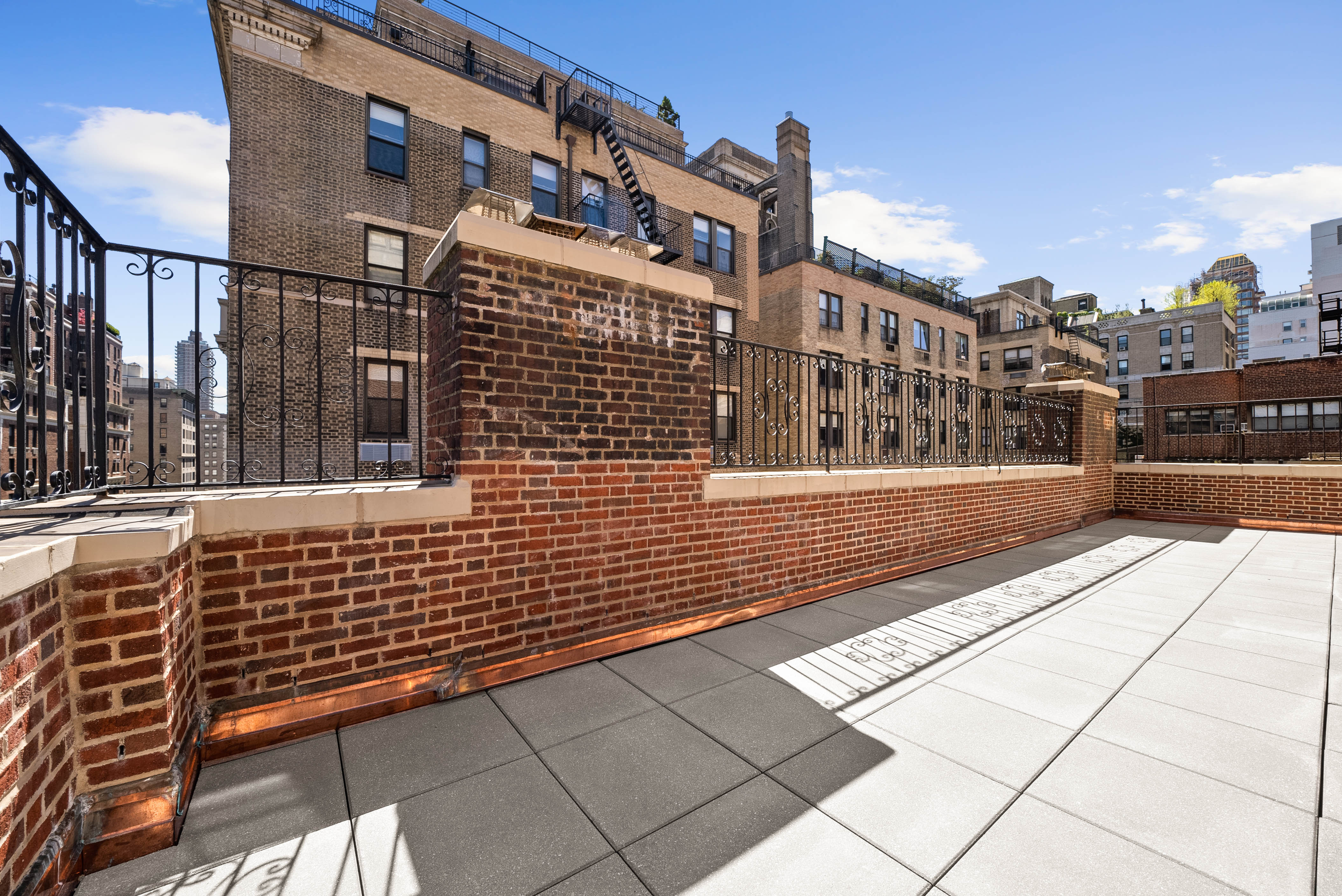 12 East 88th Street, Unit PH11/12B Manhattan, NY 10128 - Photo 15 of 22 a view of a brick building