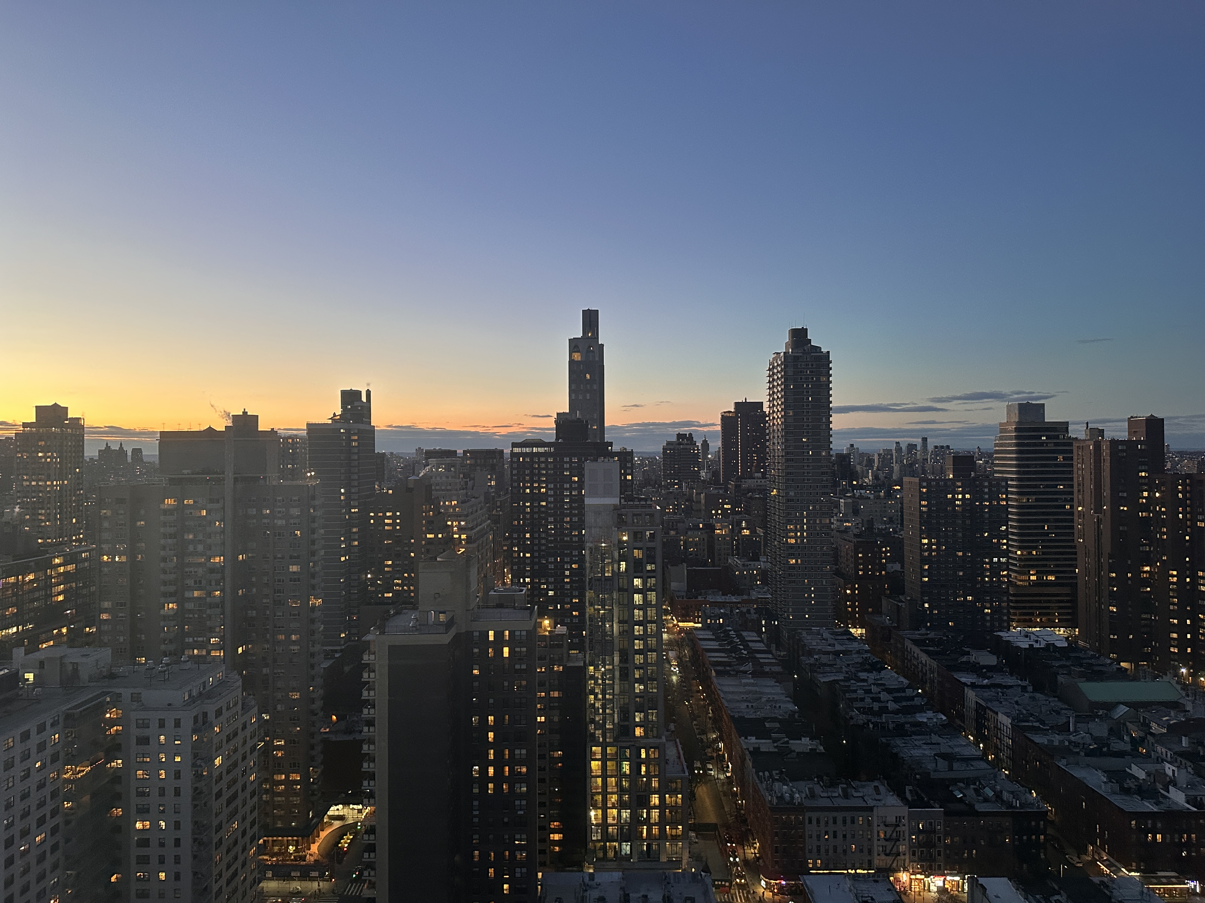 360 East 88th Street, Unit 34A Manhattan, NY 10128 - Photo 28 of 38 a view of a city with tall buildings