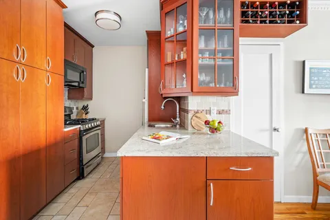 $1,295,000 | 235 West 70th Street, Unit 3FG | Upper West Side