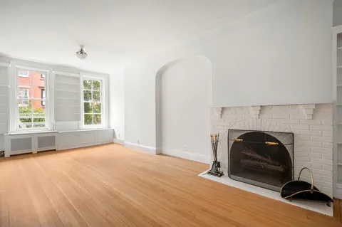 $1,295,000 | 29 Perry Street, Unit 2F | West Village