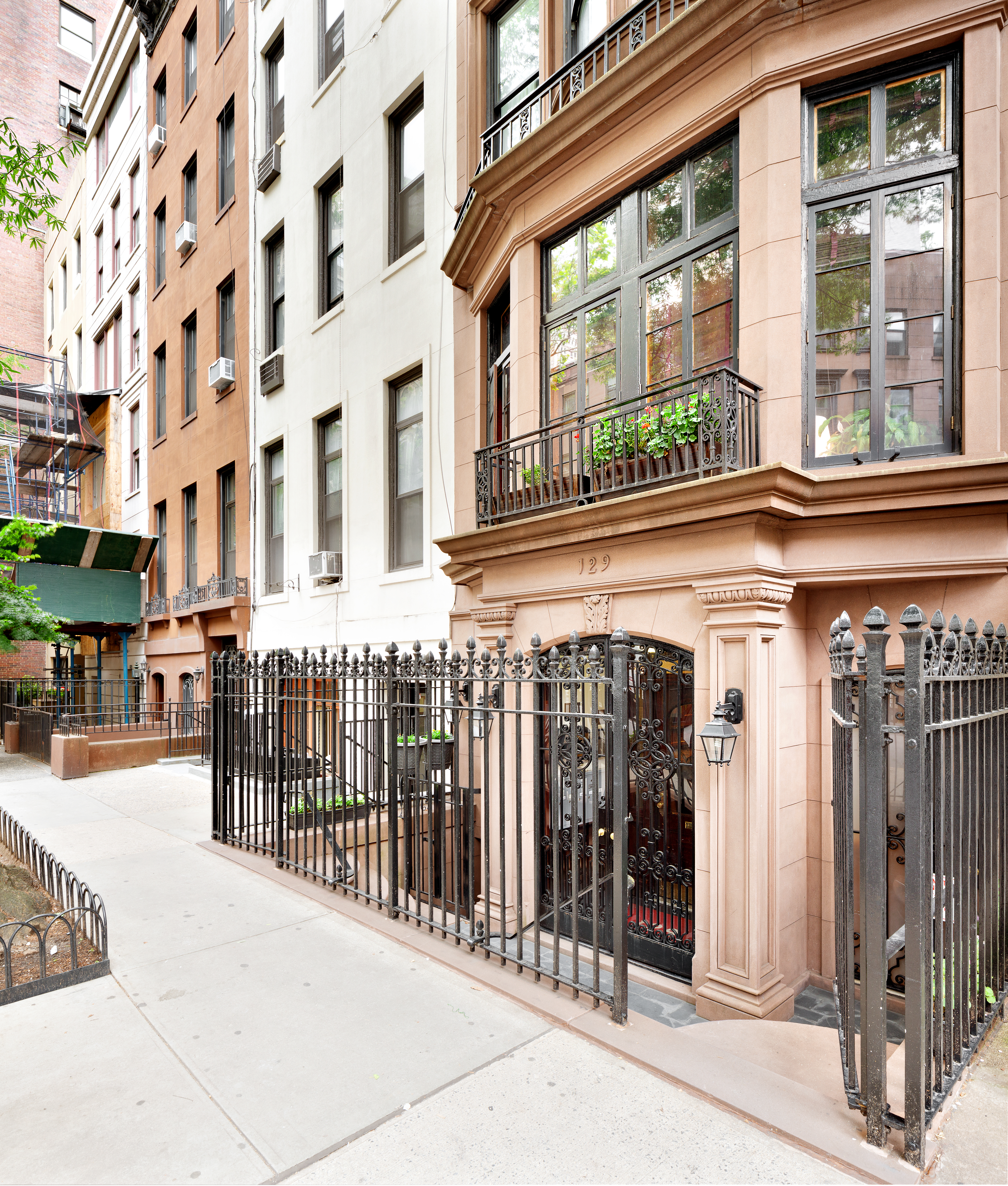 129 East 61st Street, Unit 3 Manhattan, NY 10065 - Photo 12 of 13 a front view of a building