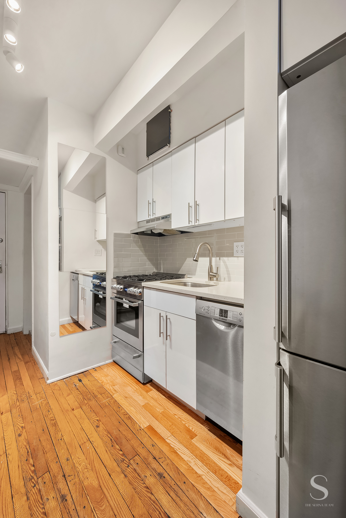312 West 23rd Street, Unit 2O Manhattan, NY 10011 - Photo 2 of 5