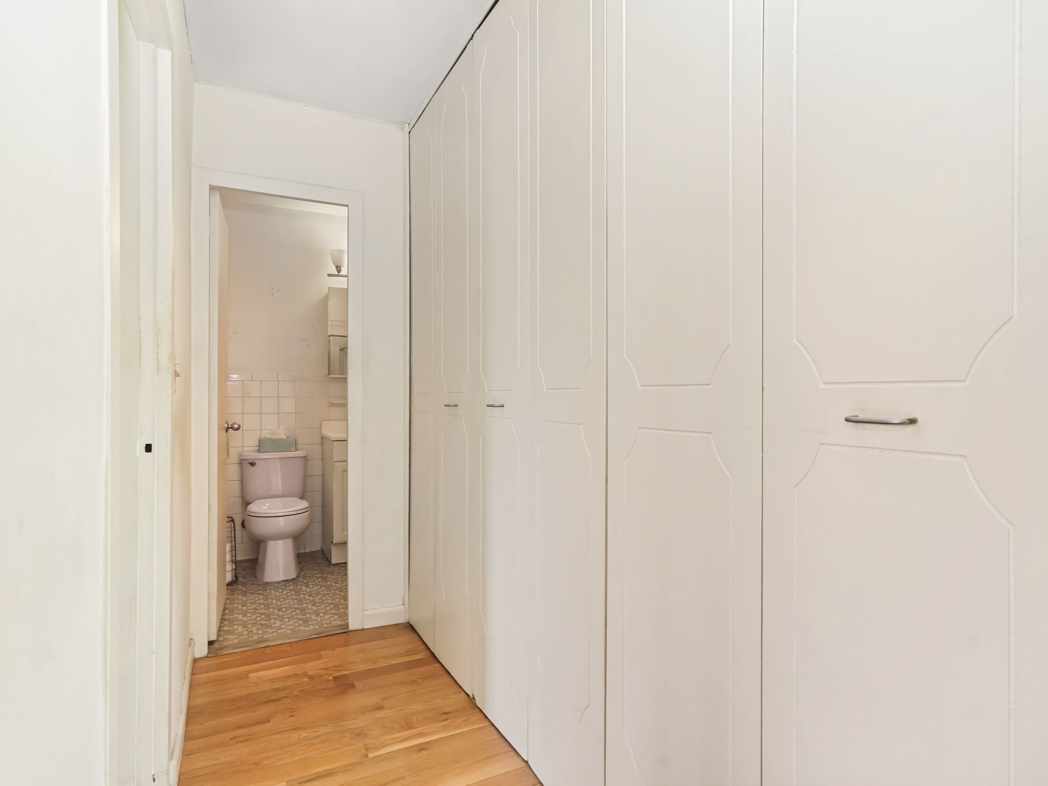 555 Kappock Street, Unit 11J Bronx, NY 10463 - Photo 13 of 24 a bathroom with a toilet