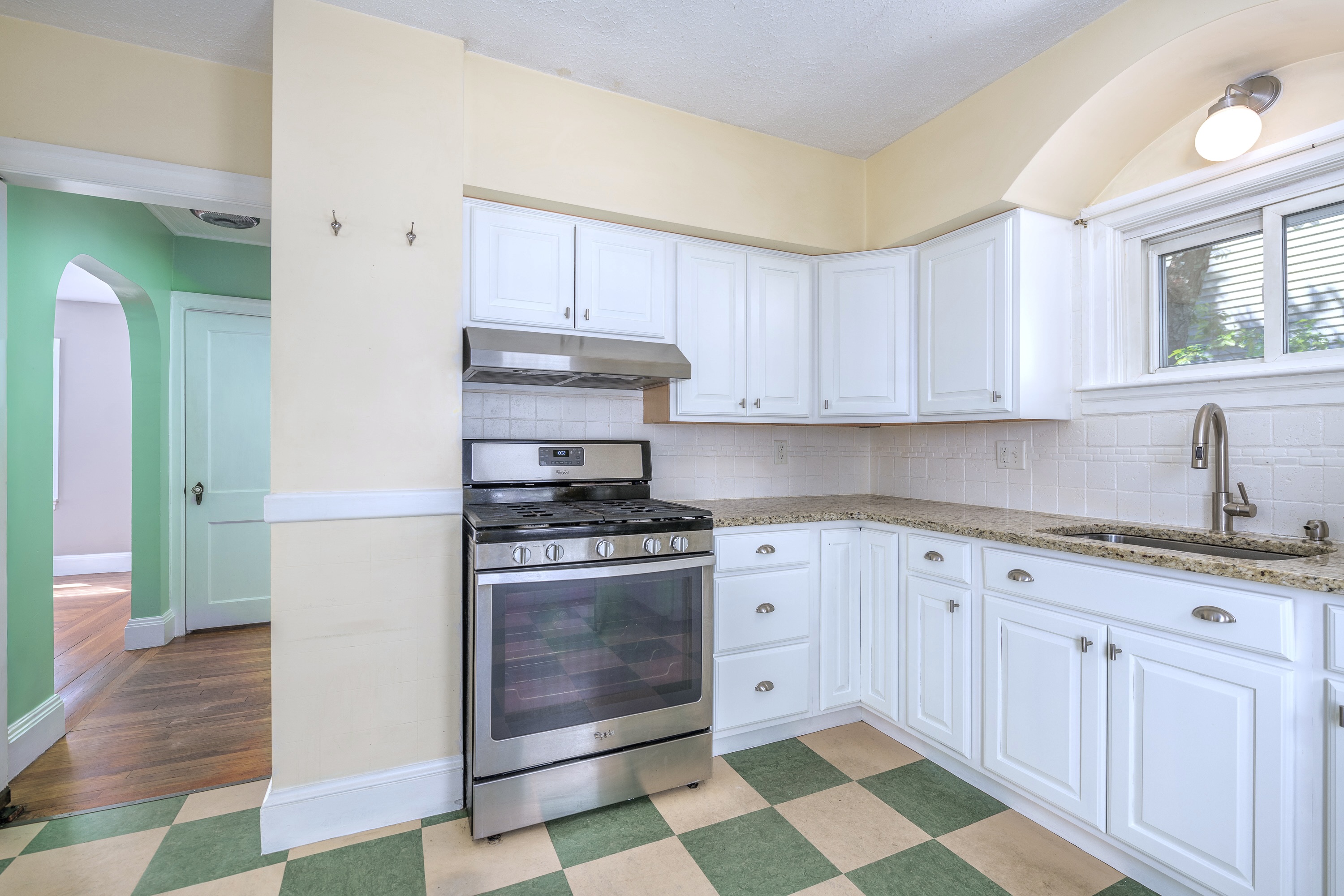 31 Errol Street Warwick, RI 02888 - Photo 14 of 38