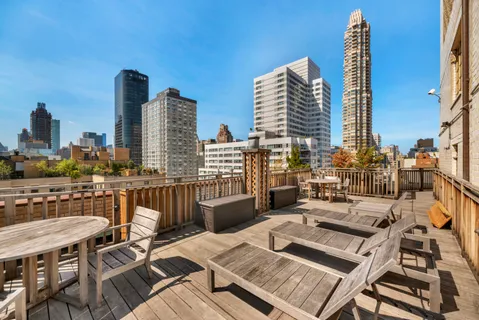 $520,000 | 301 East 69th Street, Unit 3N | Lenox Hill