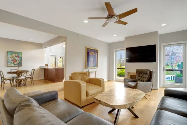 $2,000,000 | 4715 38th Street North, Arlington, VA 22207