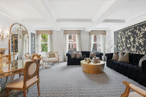 $4,295,000 | 15 East 69th Street, Unit 3B | Lenox Hill