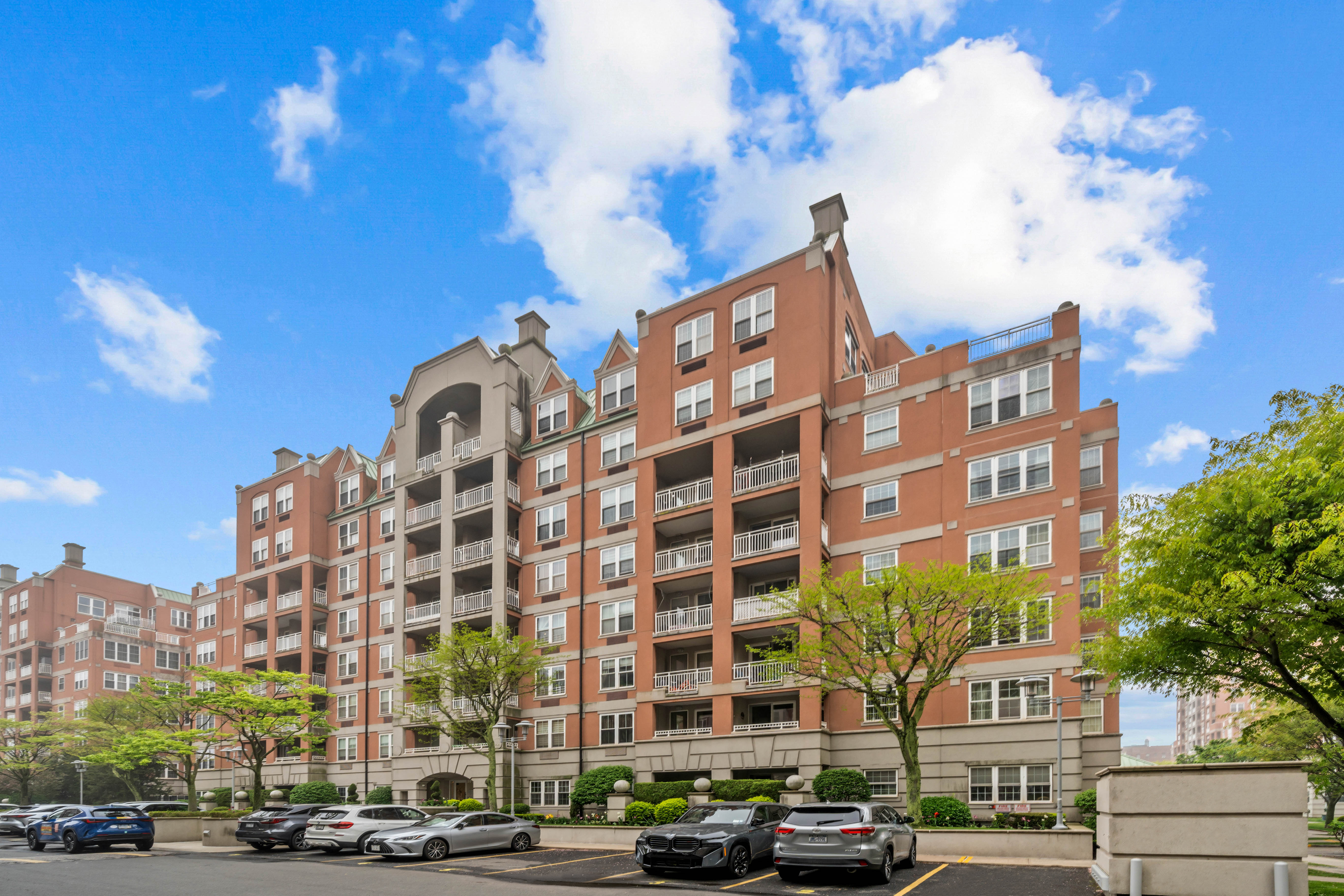 105 Oceana Drive East, Unit PH1D Brooklyn, NY 11235 - Photo 21 of 27 a front view of a building