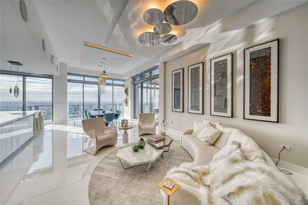 $5,799,900 | 88 Southwest 7th Street, Unit PH4303, Miami, FL 33130