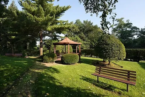 $445,000 | 5700 Arlington Avenue, Unit 7G | North Riverdale