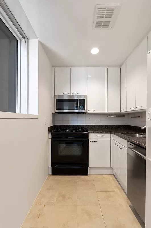 146 West 57th Street, Unit 61F Manhattan, NY 10019 - Photo 5 of 7