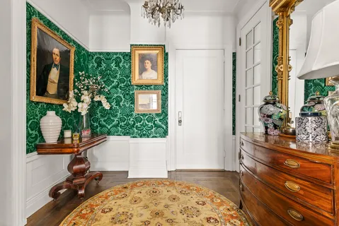 $925,000 | 200 West 54th Street, Unit 10D | Theater District