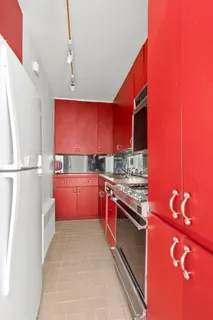 $695,000 | 77 West 55th Street, Unit 16H | Midtown Central