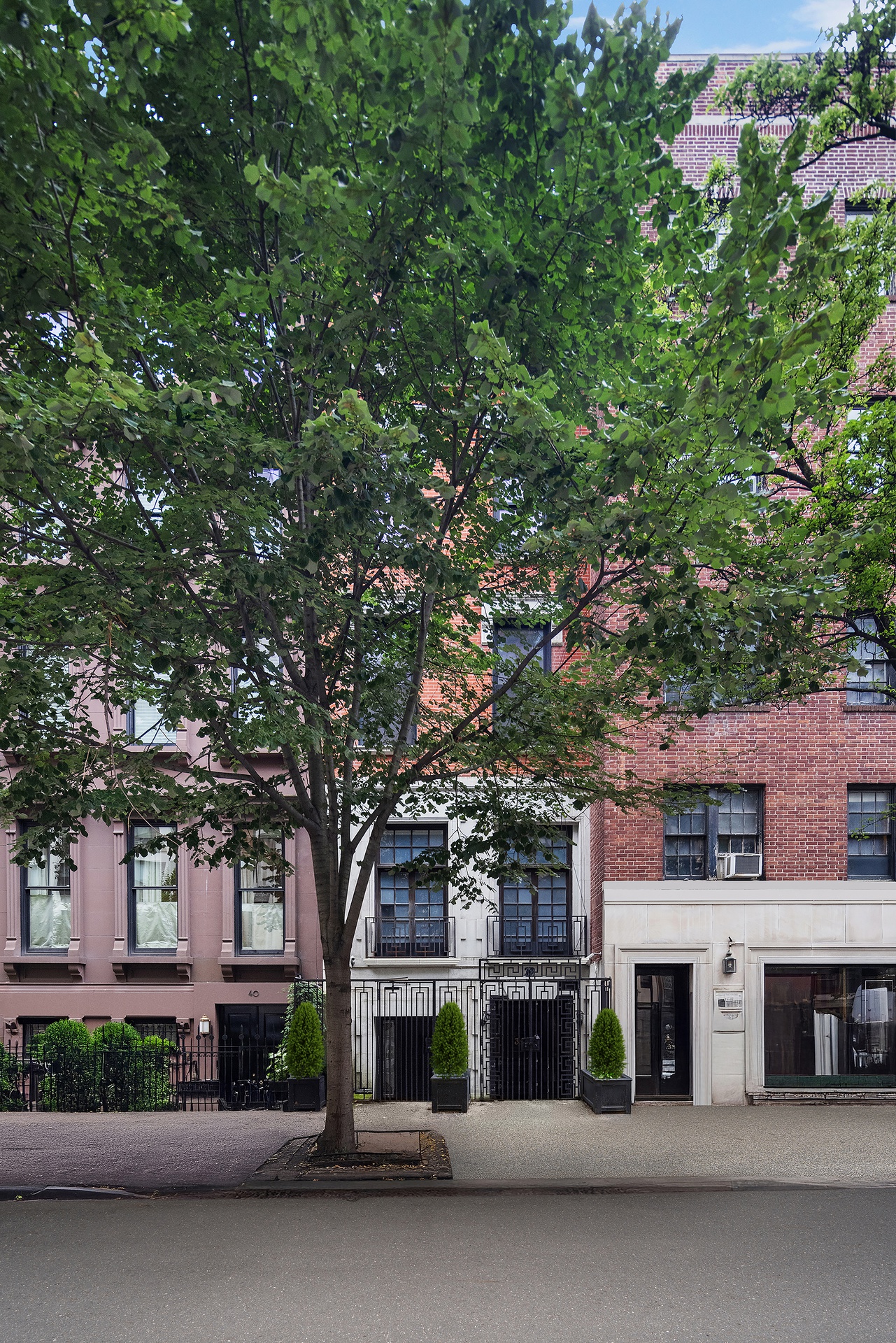 38 East 73rd Street Manhattan, NY 10021 - Photo 23 of 25 a view of a building