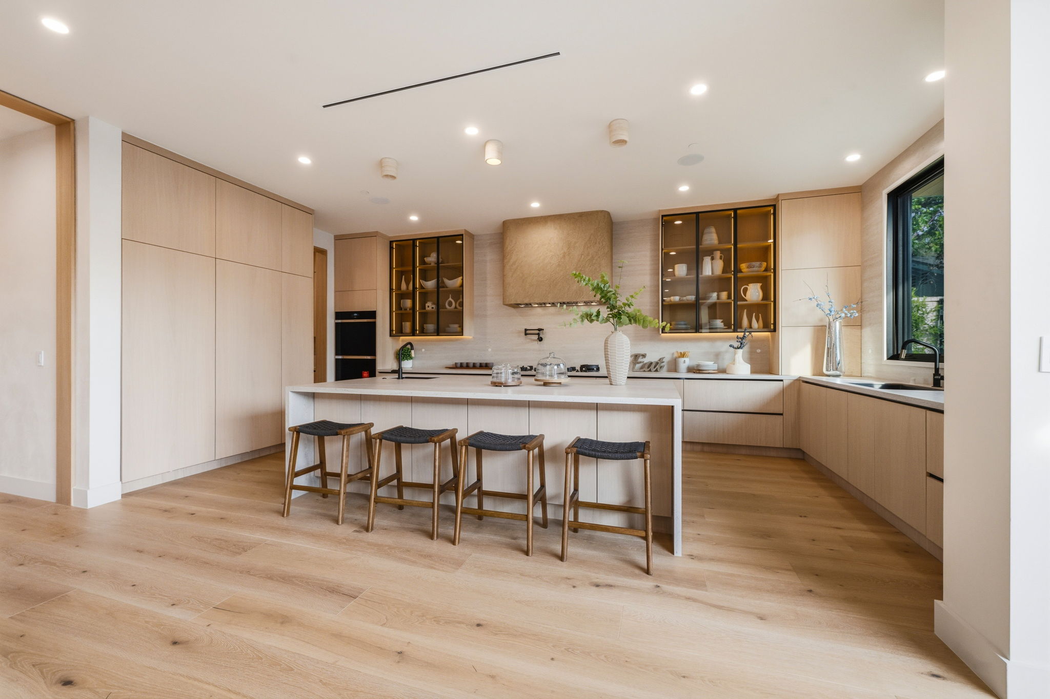 16252 Addison Street Encino, CA 91436 - Photo 5 of 11