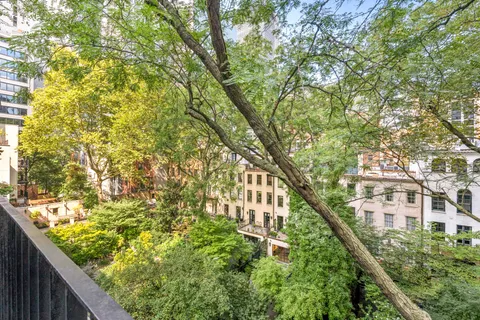 $9,975,000 | 241 East 48th Street | Midtown East