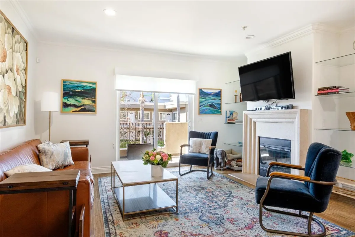 $999,999 | 4394 Farmdale Avenue, Unit 202, Studio City, CA 91604